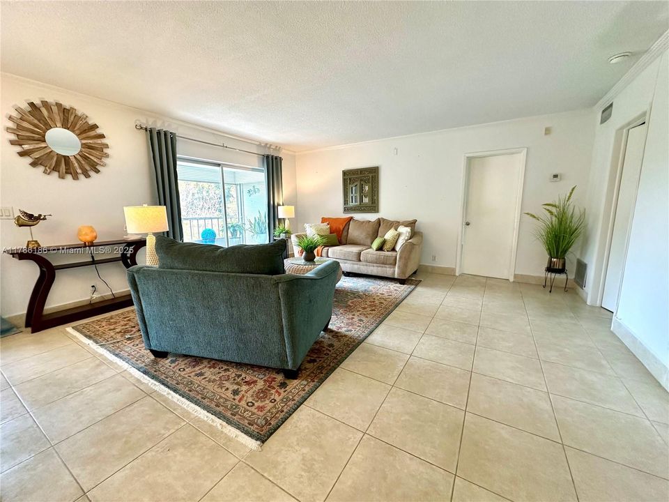 For Sale: $264,000 (3 beds, 3 baths, 1519 Square Feet)