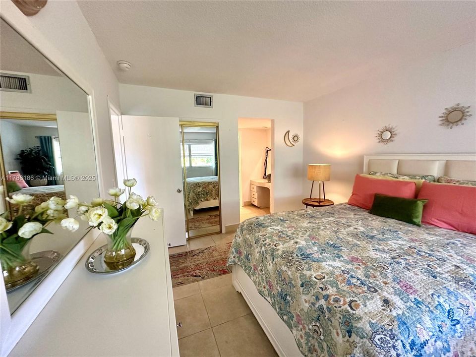 For Sale: $264,000 (3 beds, 3 baths, 1519 Square Feet)