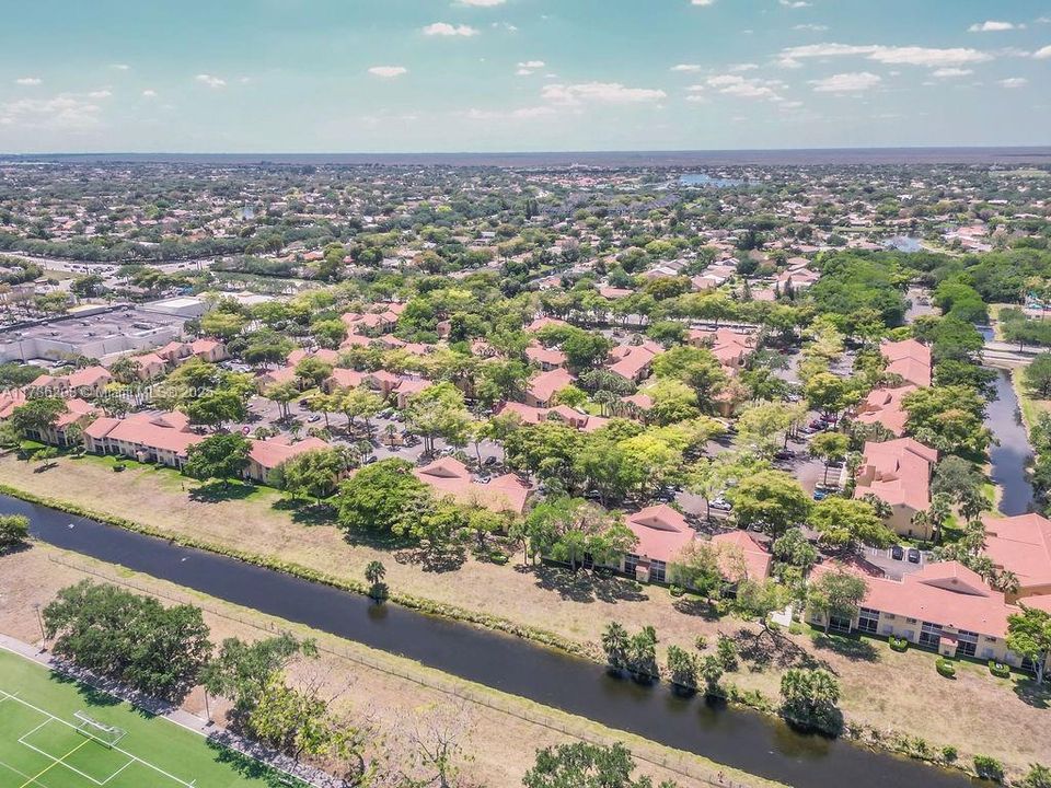 Recently Sold: $194,990 (1 beds, 1 baths, 816 Square Feet)