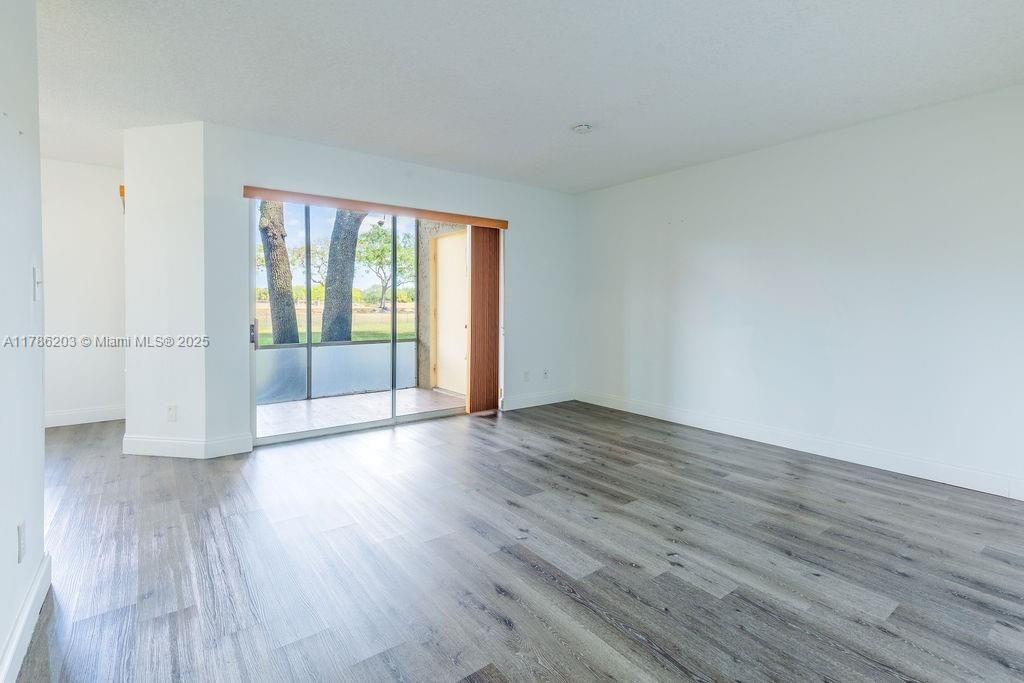 Recently Sold: $194,990 (1 beds, 1 baths, 816 Square Feet)