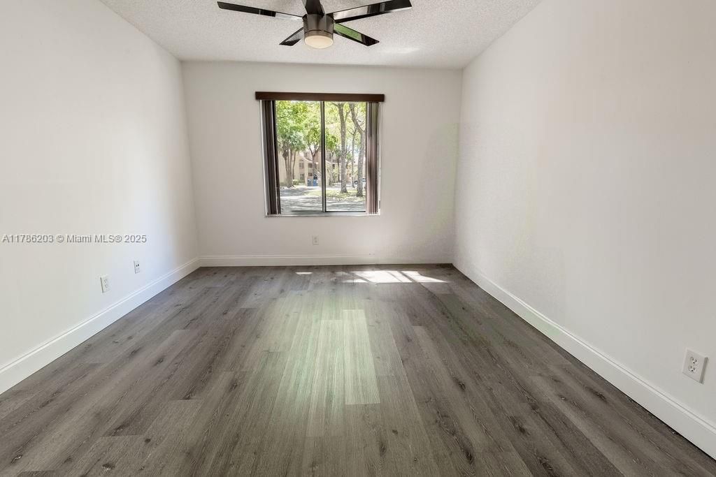 Recently Sold: $194,990 (1 beds, 1 baths, 816 Square Feet)