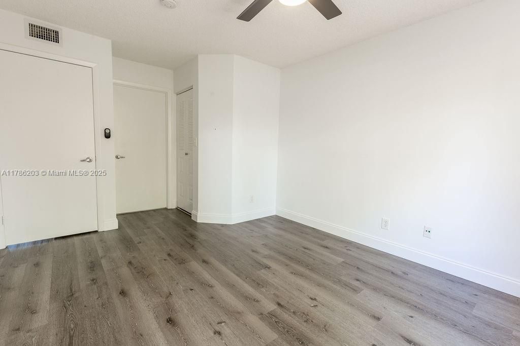 Recently Sold: $194,990 (1 beds, 1 baths, 816 Square Feet)