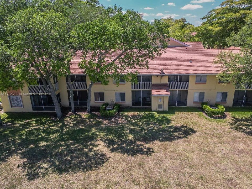 Recently Sold: $194,990 (1 beds, 1 baths, 816 Square Feet)