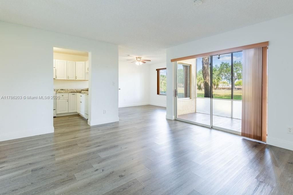 Recently Sold: $194,990 (1 beds, 1 baths, 816 Square Feet)