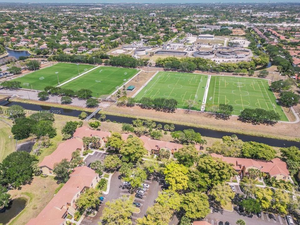 Recently Sold: $194,990 (1 beds, 1 baths, 816 Square Feet)