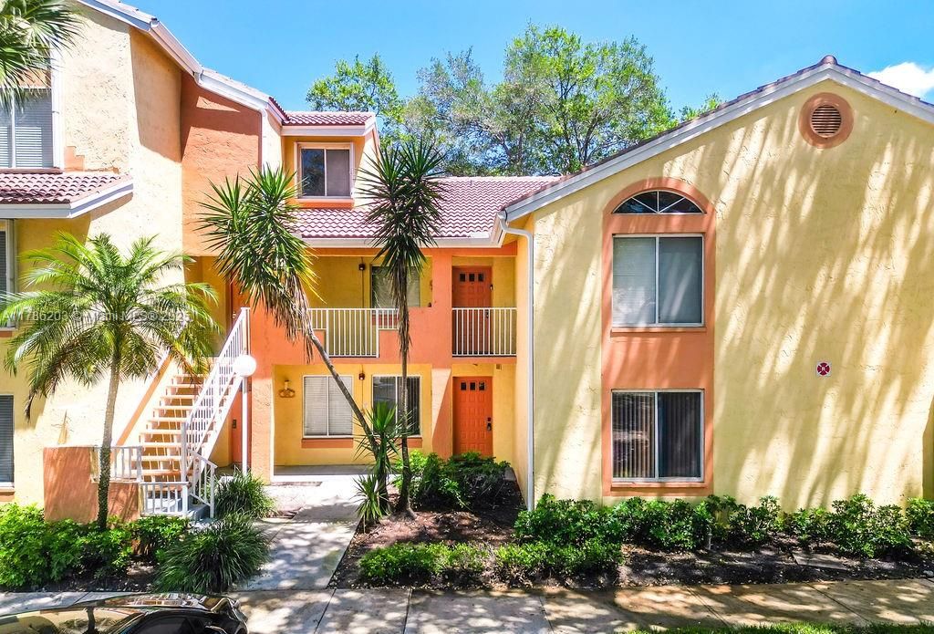 Recently Sold: $194,990 (1 beds, 1 baths, 816 Square Feet)