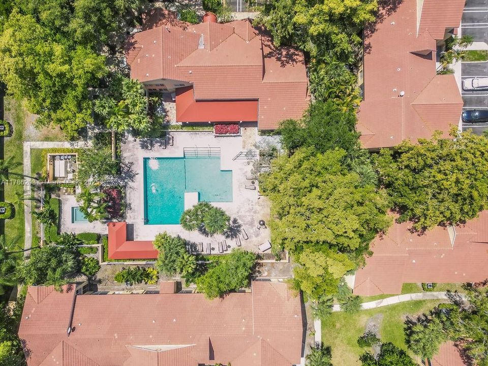 Recently Sold: $194,990 (1 beds, 1 baths, 816 Square Feet)