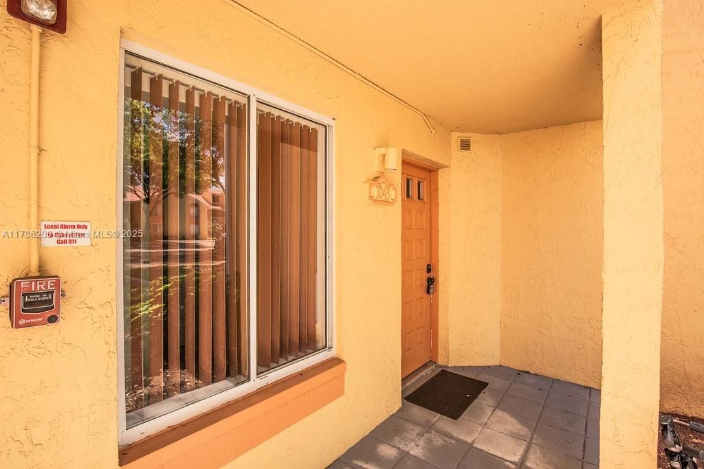 Recently Sold: $194,990 (1 beds, 1 baths, 816 Square Feet)