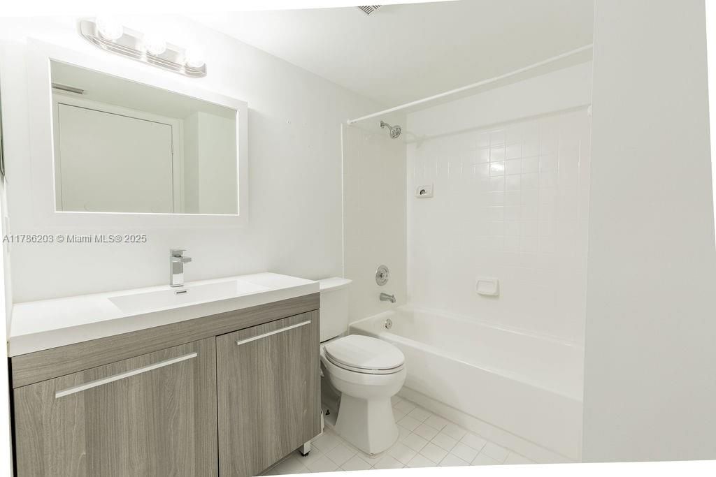 Recently Sold: $194,990 (1 beds, 1 baths, 816 Square Feet)