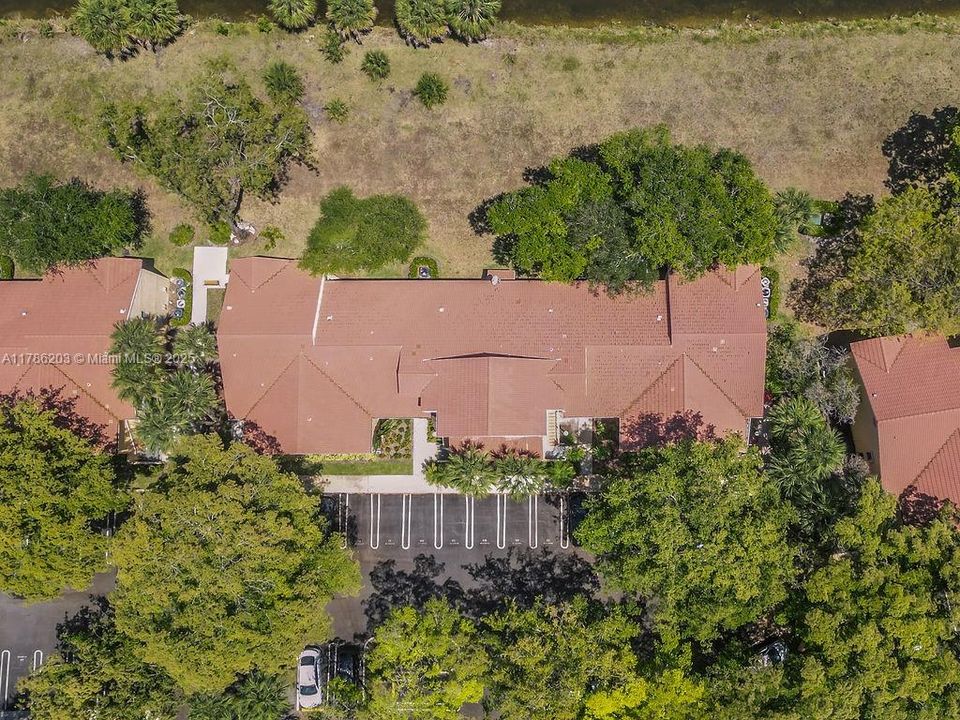 Recently Sold: $194,990 (1 beds, 1 baths, 816 Square Feet)