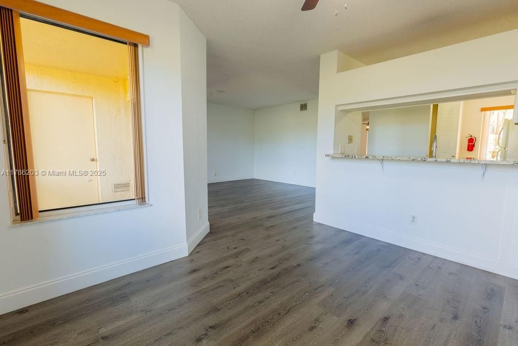 Recently Sold: $194,990 (1 beds, 1 baths, 816 Square Feet)