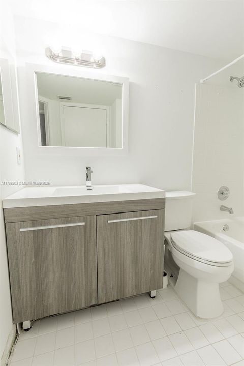 Recently Sold: $194,990 (1 beds, 1 baths, 816 Square Feet)