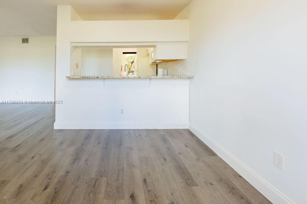 Recently Sold: $194,990 (1 beds, 1 baths, 816 Square Feet)