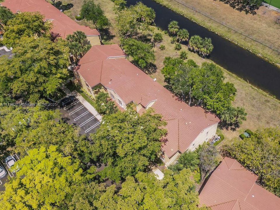 Recently Sold: $194,990 (1 beds, 1 baths, 816 Square Feet)