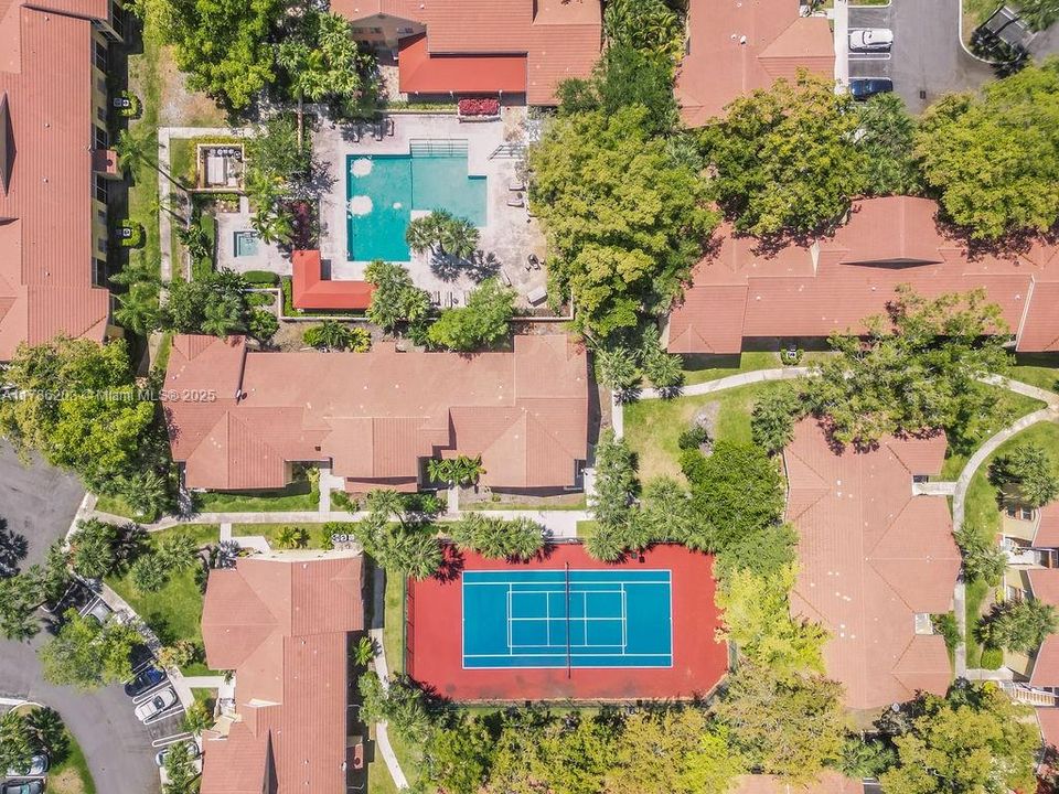 Recently Sold: $194,990 (1 beds, 1 baths, 816 Square Feet)