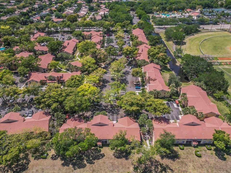 Recently Sold: $194,990 (1 beds, 1 baths, 816 Square Feet)