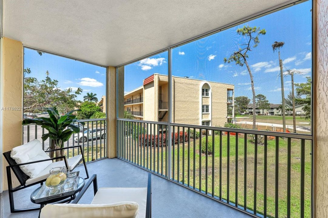 Vendido Recientemente: $199,000 (2 camas, 2 baños, 1164 Pies cuadrados)