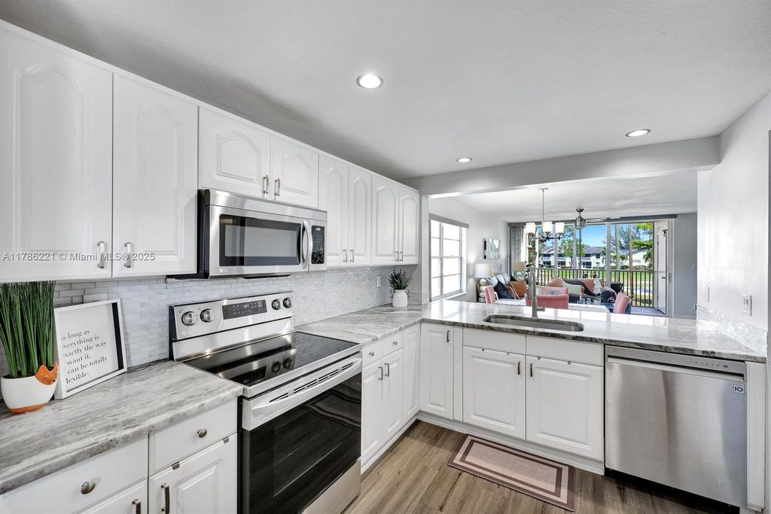 Vendido Recientemente: $199,000 (2 camas, 2 baños, 1164 Pies cuadrados)