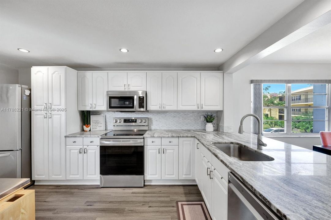 Vendido Recientemente: $199,000 (2 camas, 2 baños, 1164 Pies cuadrados)