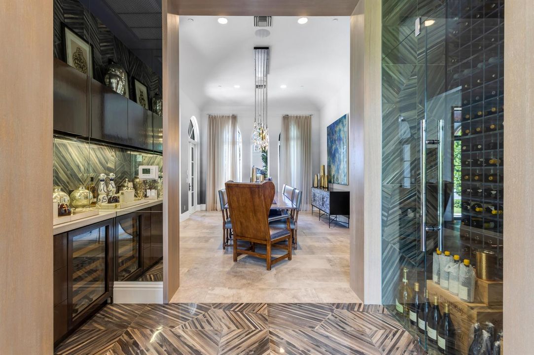 mls_WET_BAR_TO_DINING_EB