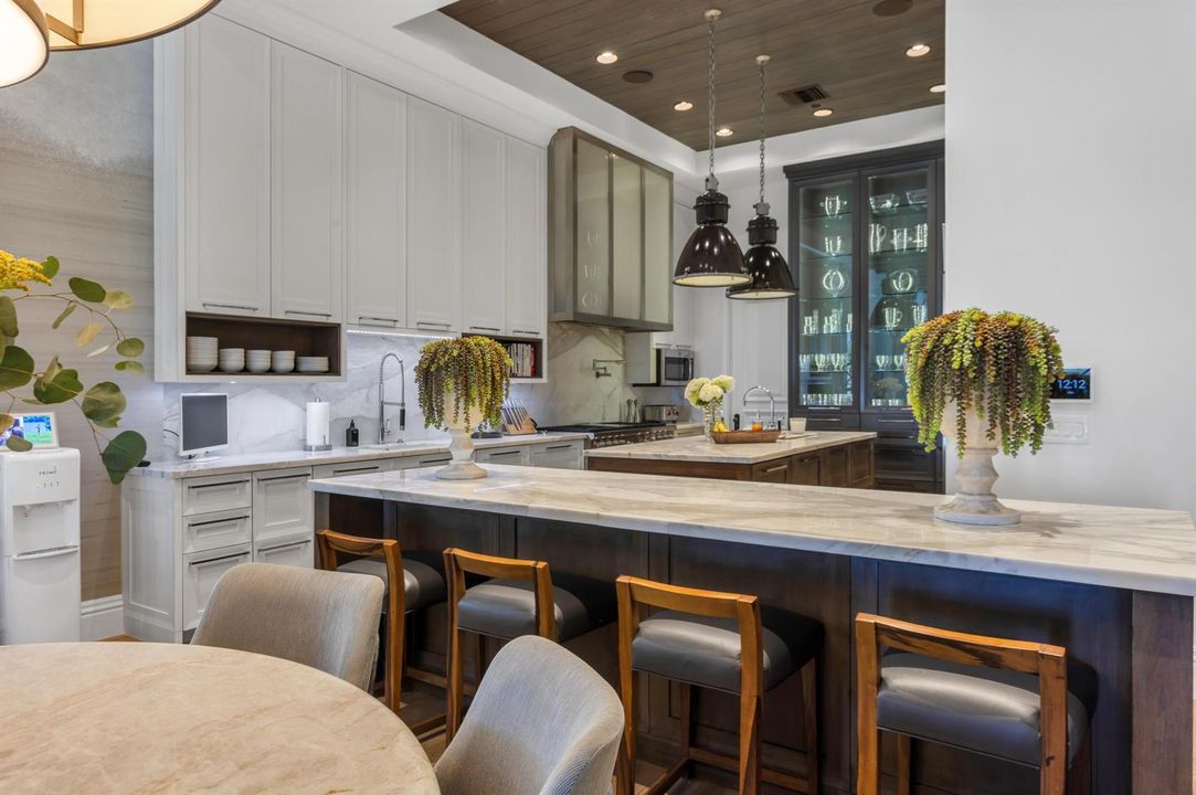 mls_BREAKFAST_NOOK_TO_KITCHEN_ANGLE_EB