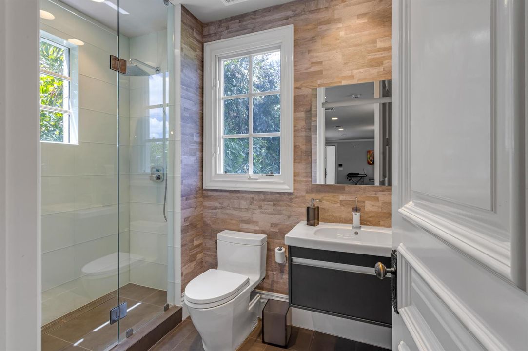 mls_BATHROOM_4_EB