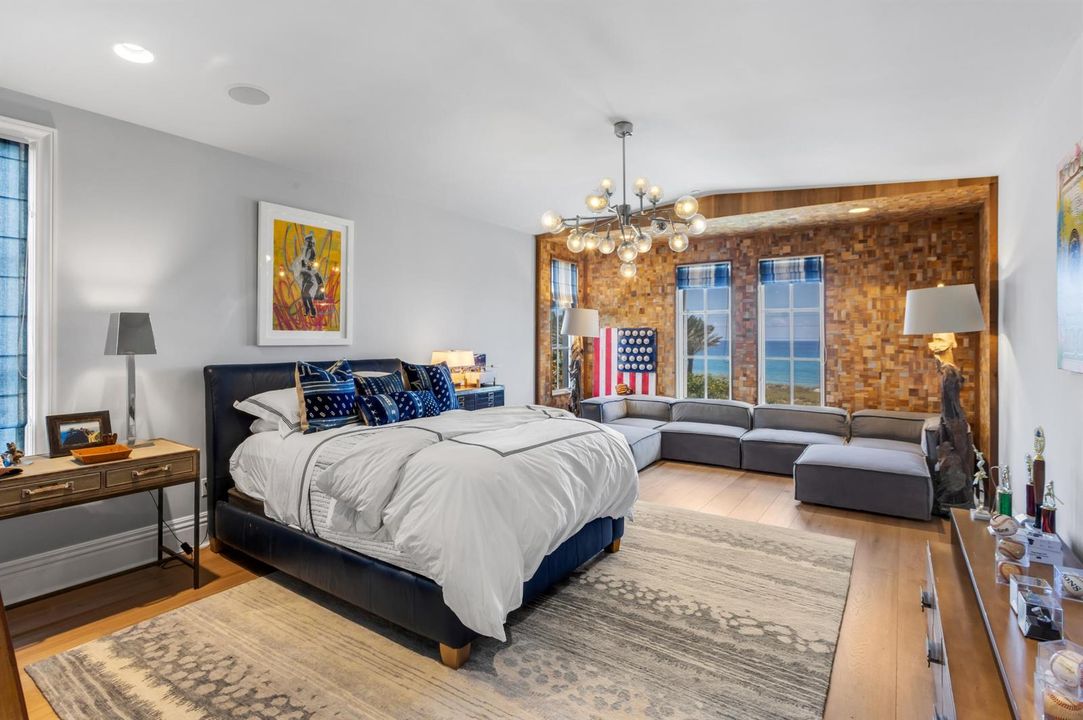 mls_BEDROOM_WOOD_WALL_EB