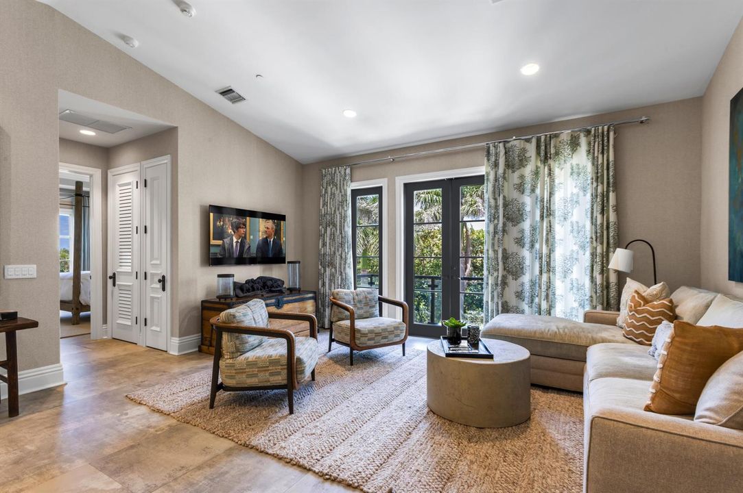 mls_GUEST_SUITE_FAMILY_ROOM_EB