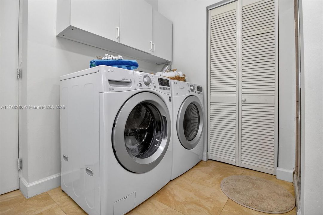 En Venta: $699,000 (3 camas, 3 baños, 0 Pies cuadrados)