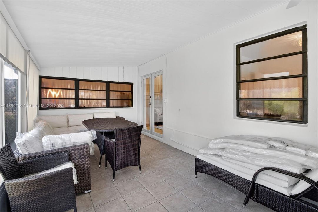 En Venta: $699,000 (3 camas, 3 baños, 0 Pies cuadrados)