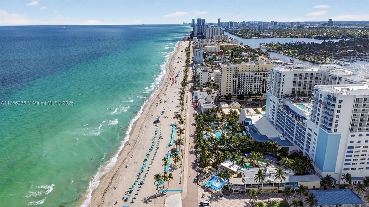 En Venta: $699,000 (3 camas, 3 baños, 0 Pies cuadrados)