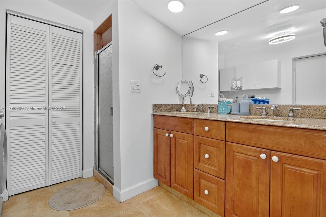 En Venta: $699,000 (3 camas, 3 baños, 0 Pies cuadrados)