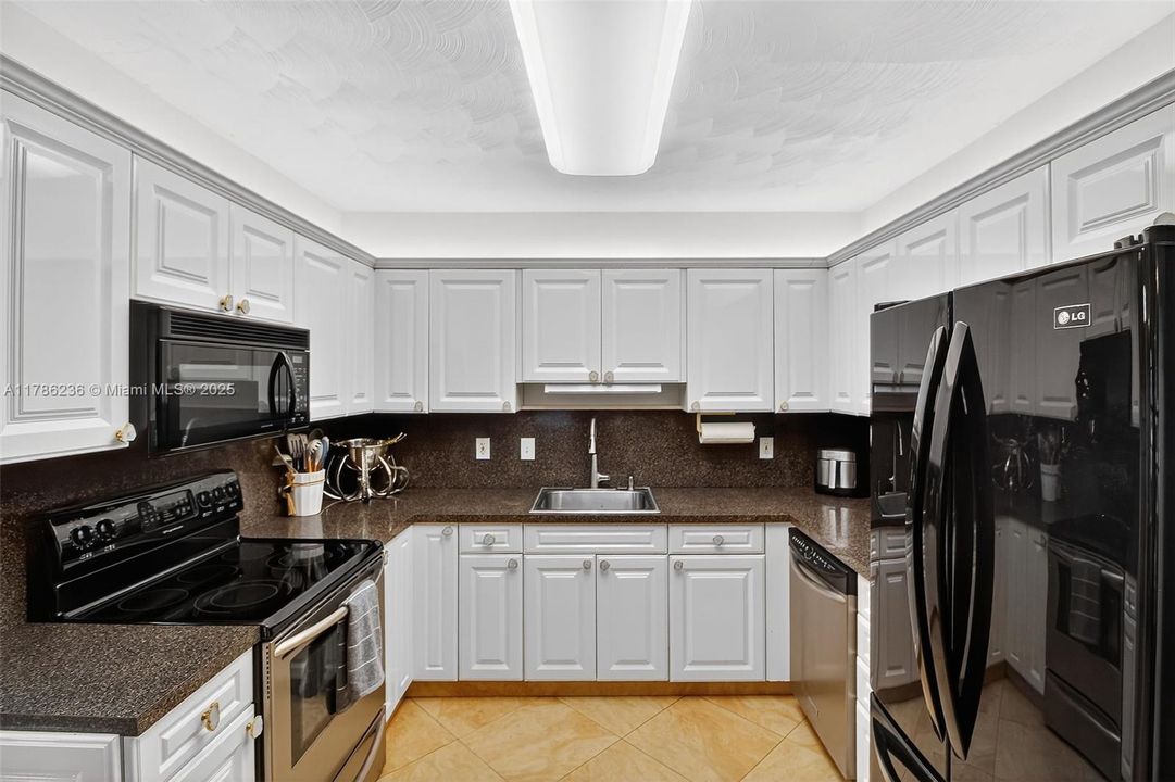 En Venta: $699,000 (3 camas, 3 baños, 0 Pies cuadrados)