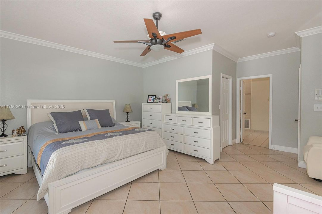 Recently Sold: $857,000 (5 beds, 3 baths, 1872 Square Feet)