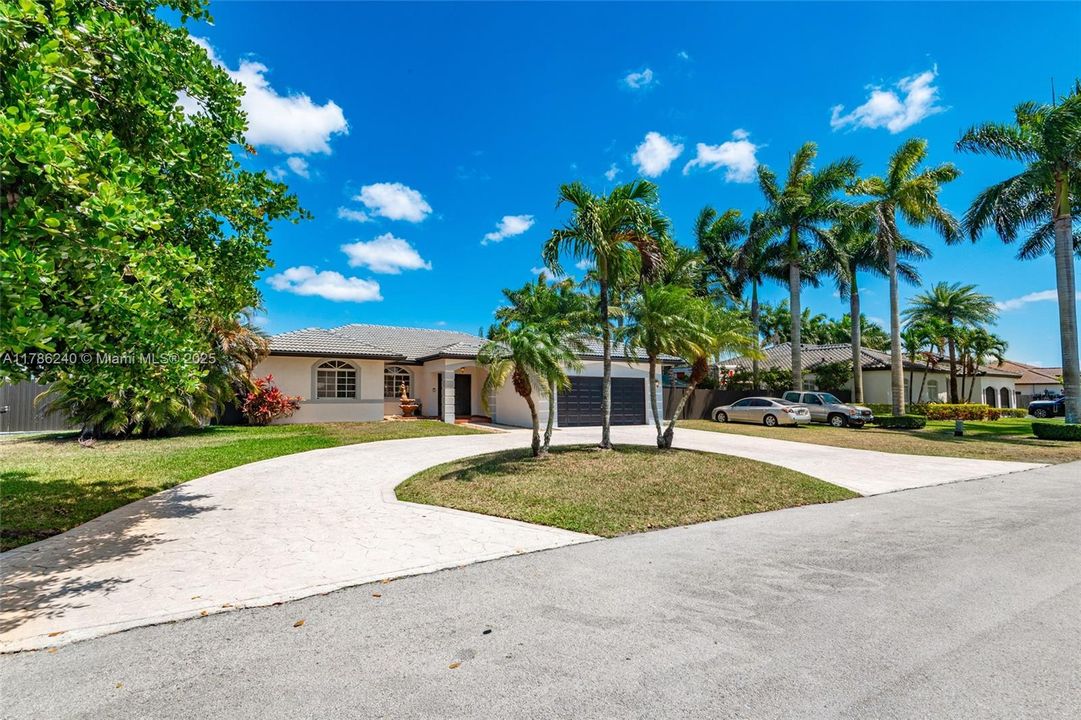 Recently Sold: $857,000 (5 beds, 3 baths, 1872 Square Feet)