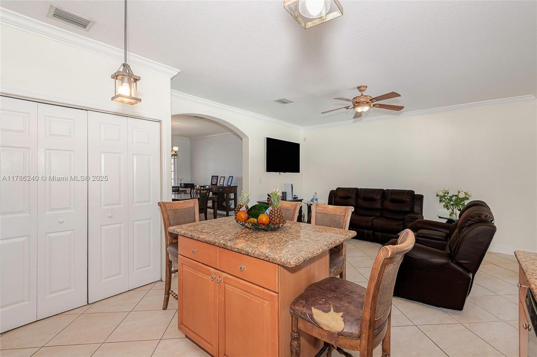 Recently Sold: $857,000 (5 beds, 3 baths, 1872 Square Feet)