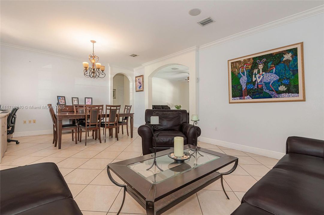 Recently Sold: $857,000 (5 beds, 3 baths, 1872 Square Feet)