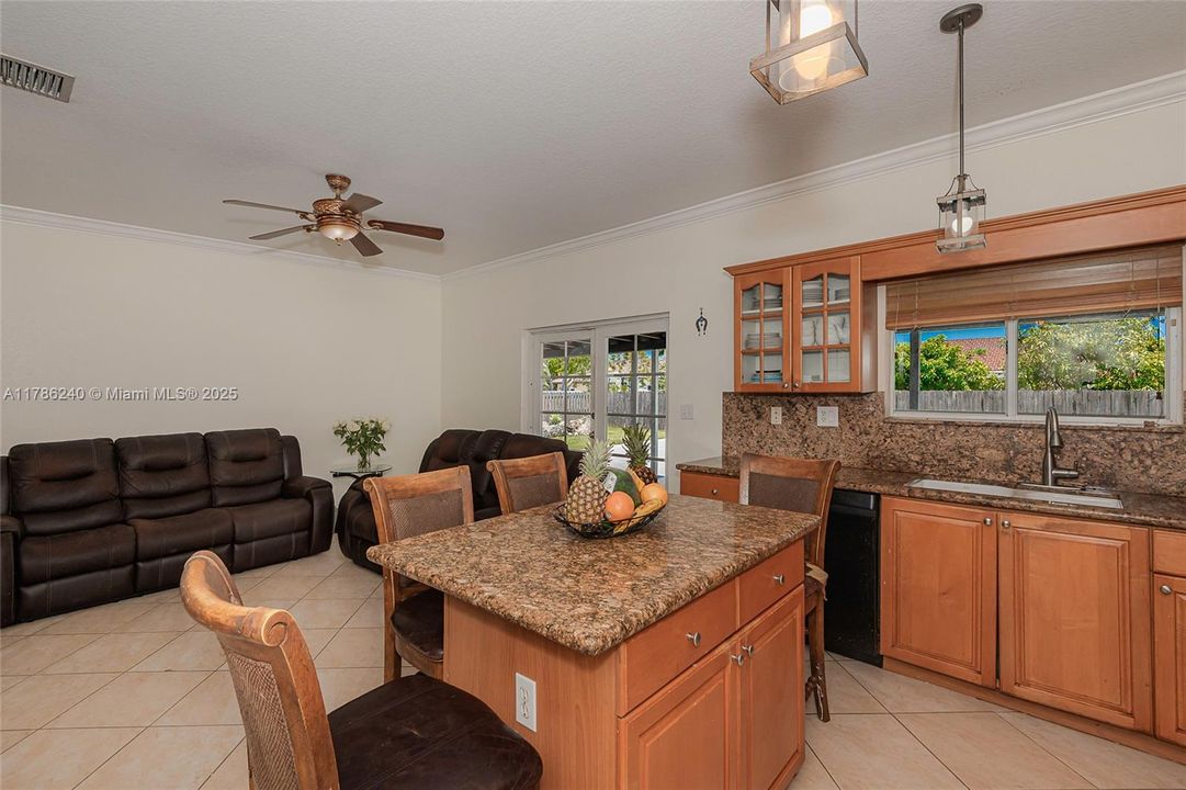 Recently Sold: $857,000 (5 beds, 3 baths, 1872 Square Feet)