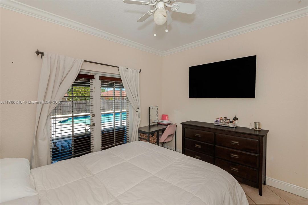 Recently Sold: $857,000 (5 beds, 3 baths, 1872 Square Feet)