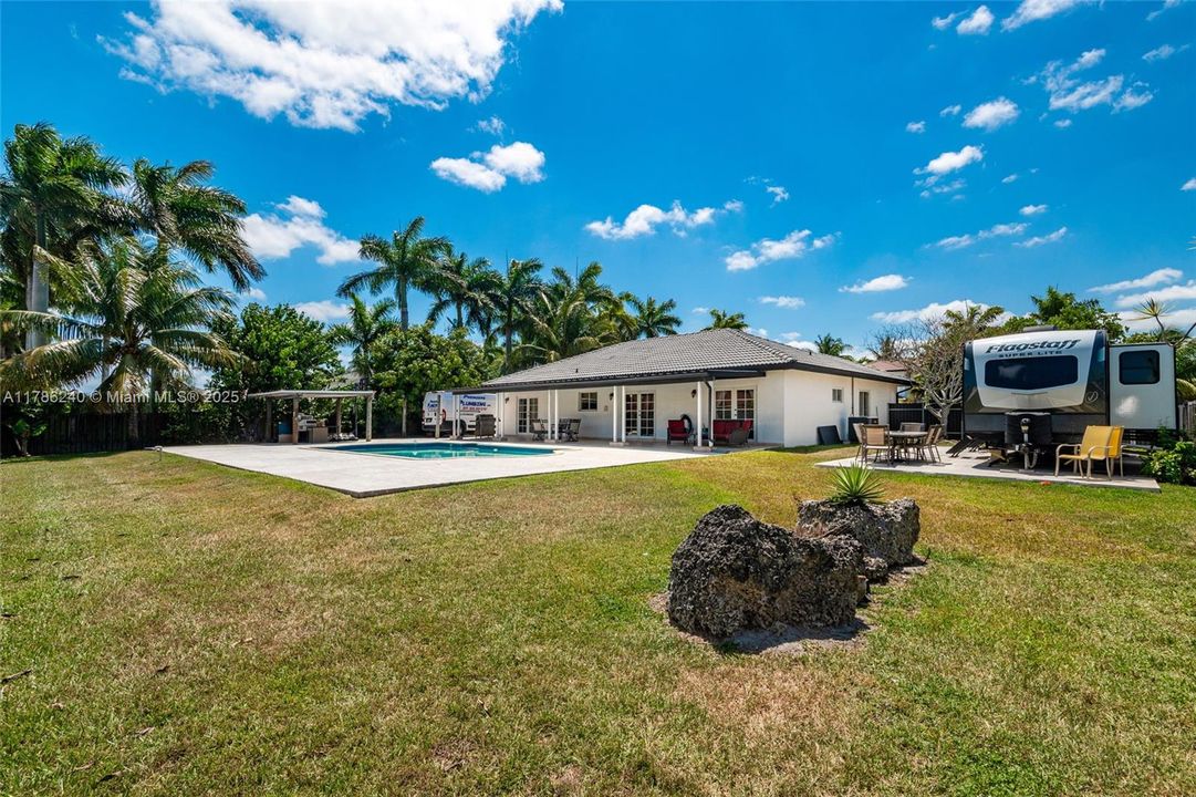 Recently Sold: $857,000 (5 beds, 3 baths, 1872 Square Feet)