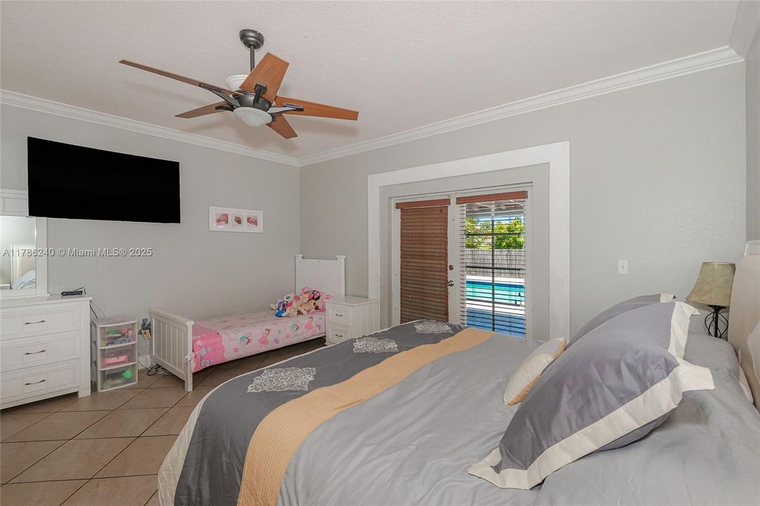 Recently Sold: $857,000 (5 beds, 3 baths, 1872 Square Feet)