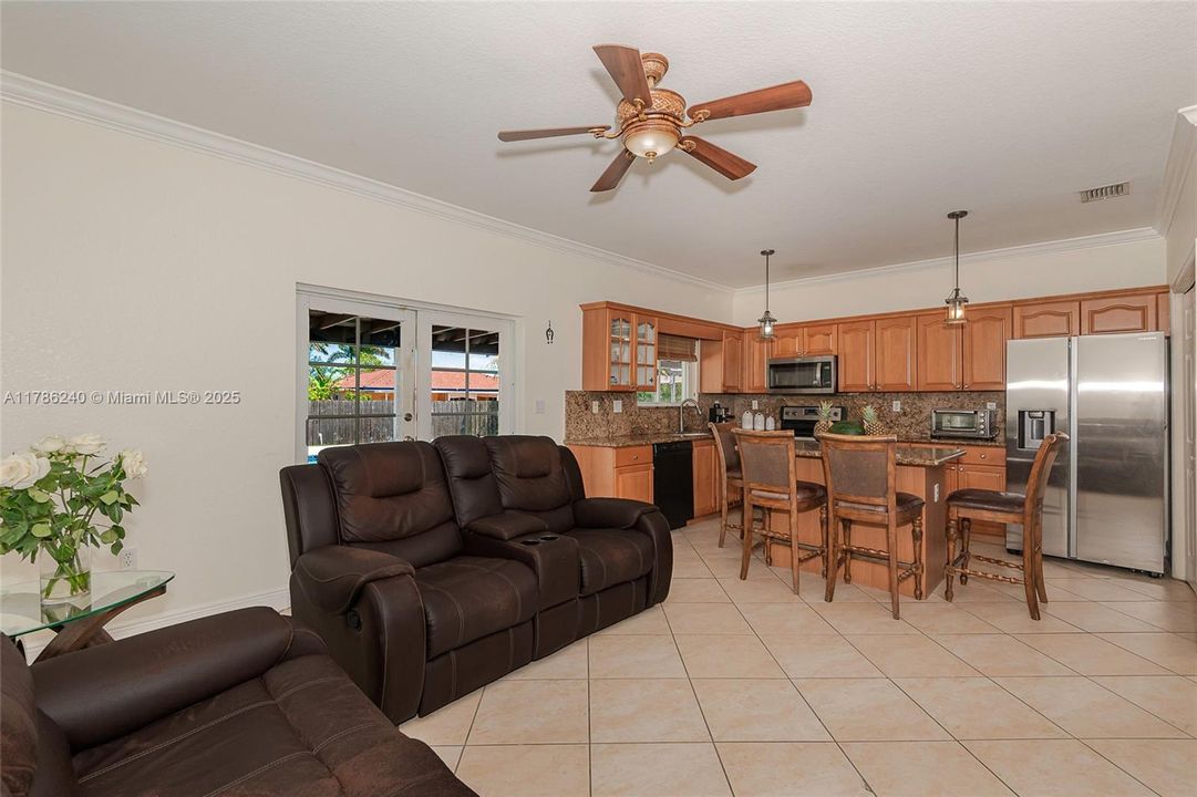 Recently Sold: $857,000 (5 beds, 3 baths, 1872 Square Feet)