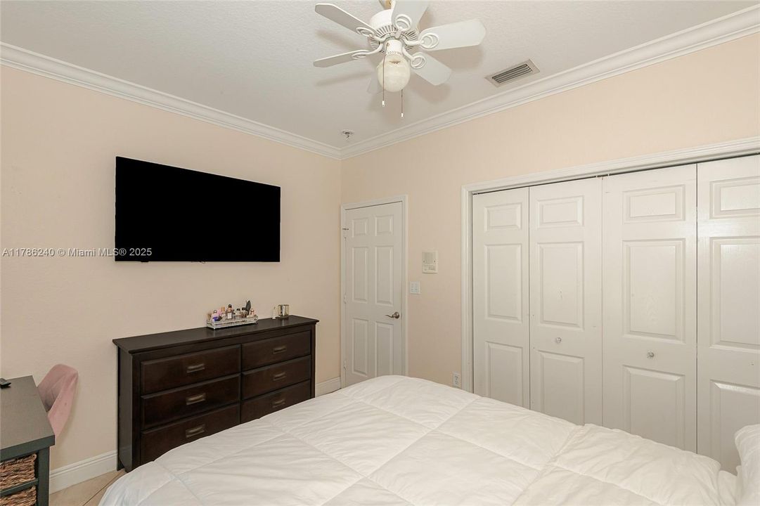 Recently Sold: $857,000 (5 beds, 3 baths, 1872 Square Feet)