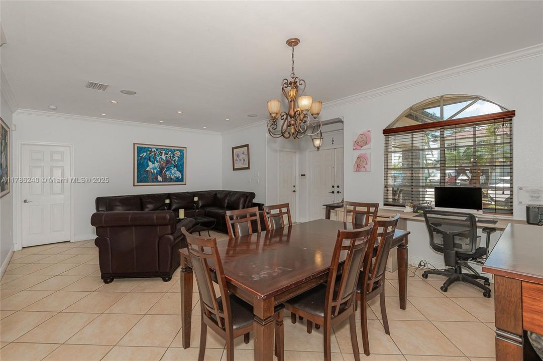 Recently Sold: $857,000 (5 beds, 3 baths, 1872 Square Feet)