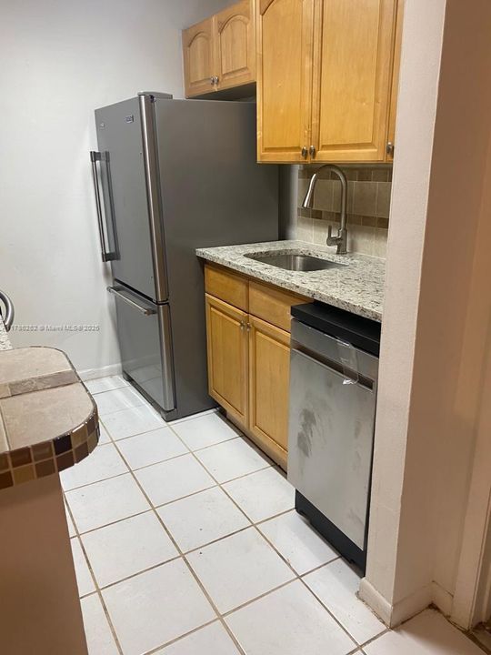 For Sale: $175,000 (2 beds, 2 baths, 864 Square Feet)