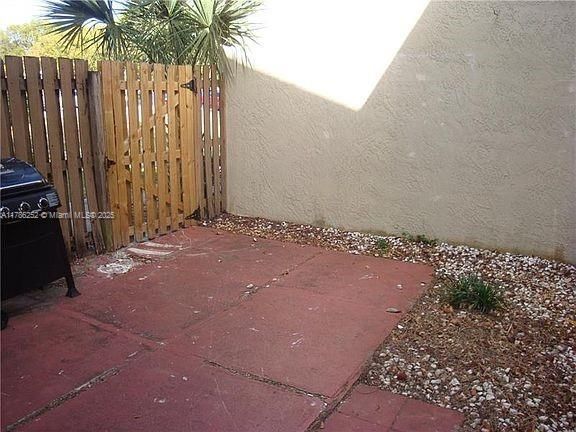 For Sale: $175,000 (2 beds, 2 baths, 864 Square Feet)