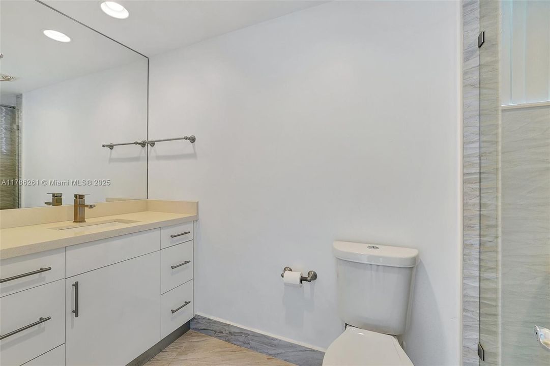 Recently Rented: $3,900 (2 beds, 2 baths, 1660 Square Feet)