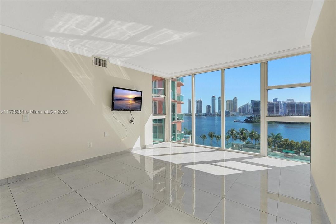 Recently Rented: $3,900 (2 beds, 2 baths, 1660 Square Feet)