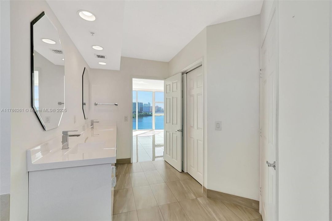 Recently Rented: $3,900 (2 beds, 2 baths, 1660 Square Feet)