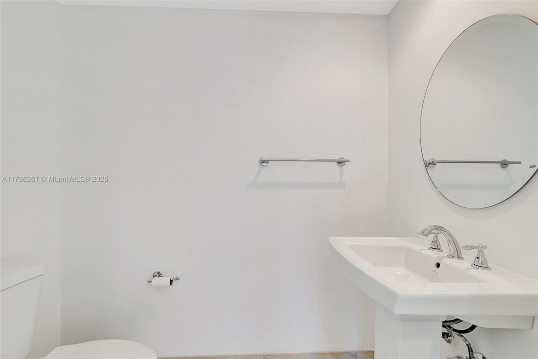 Recently Rented: $3,900 (2 beds, 2 baths, 1660 Square Feet)